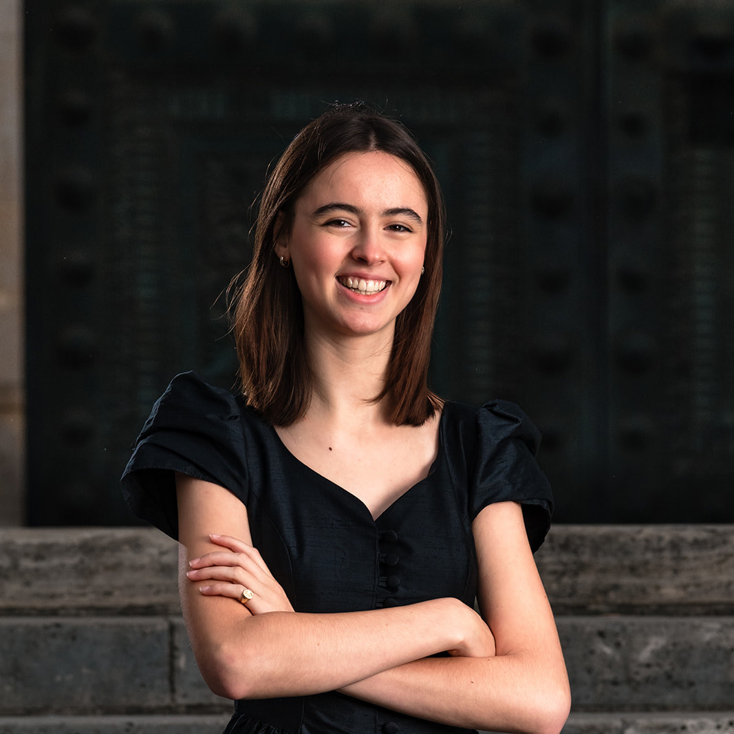 Victoria DE LA VALLÉE POUSSIN